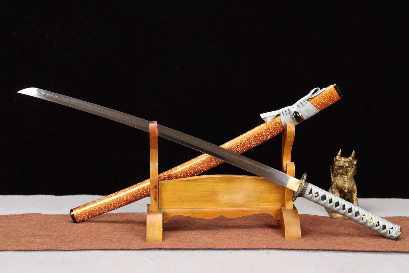 T10 steel handmade Japanese samurai sword, clay burning blade sword,Full Tang Japanese samurai sword loveyitadj