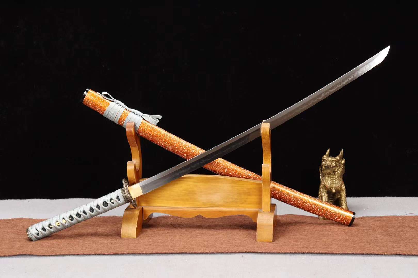 T10 steel handmade Japanese samurai sword, clay burning blade sword,Full Tang Japanese samurai sword loveyitadj